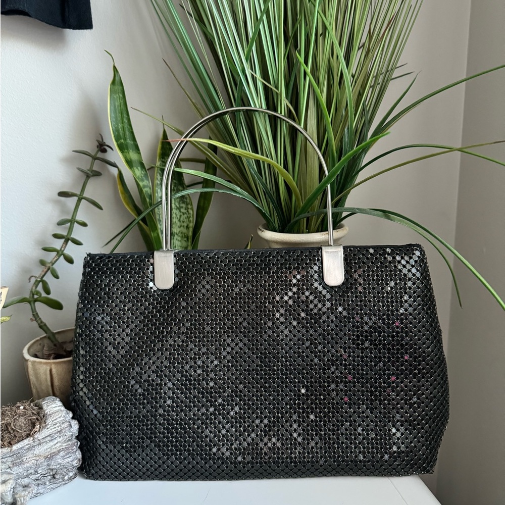 BLACK METAL MASH HANDBAG WITH SILVER METAL STRAPS